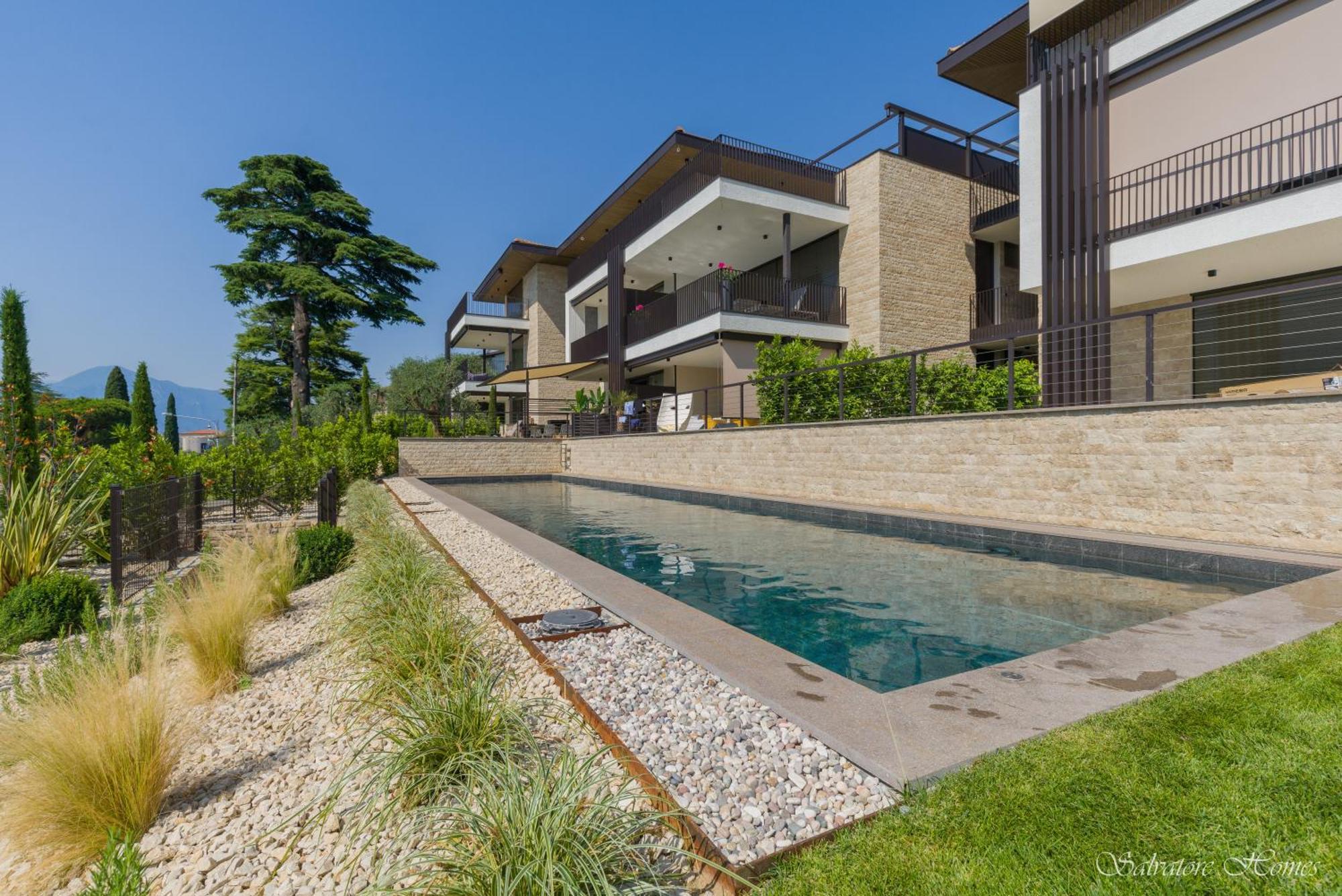 Salvatorehomes - Luxurious Dreamview Waterfront Apartment In Torri Del Benaco With Pool - Casa Azura - A 5 Star Luxury Collection At Lake Garda Exterior photo