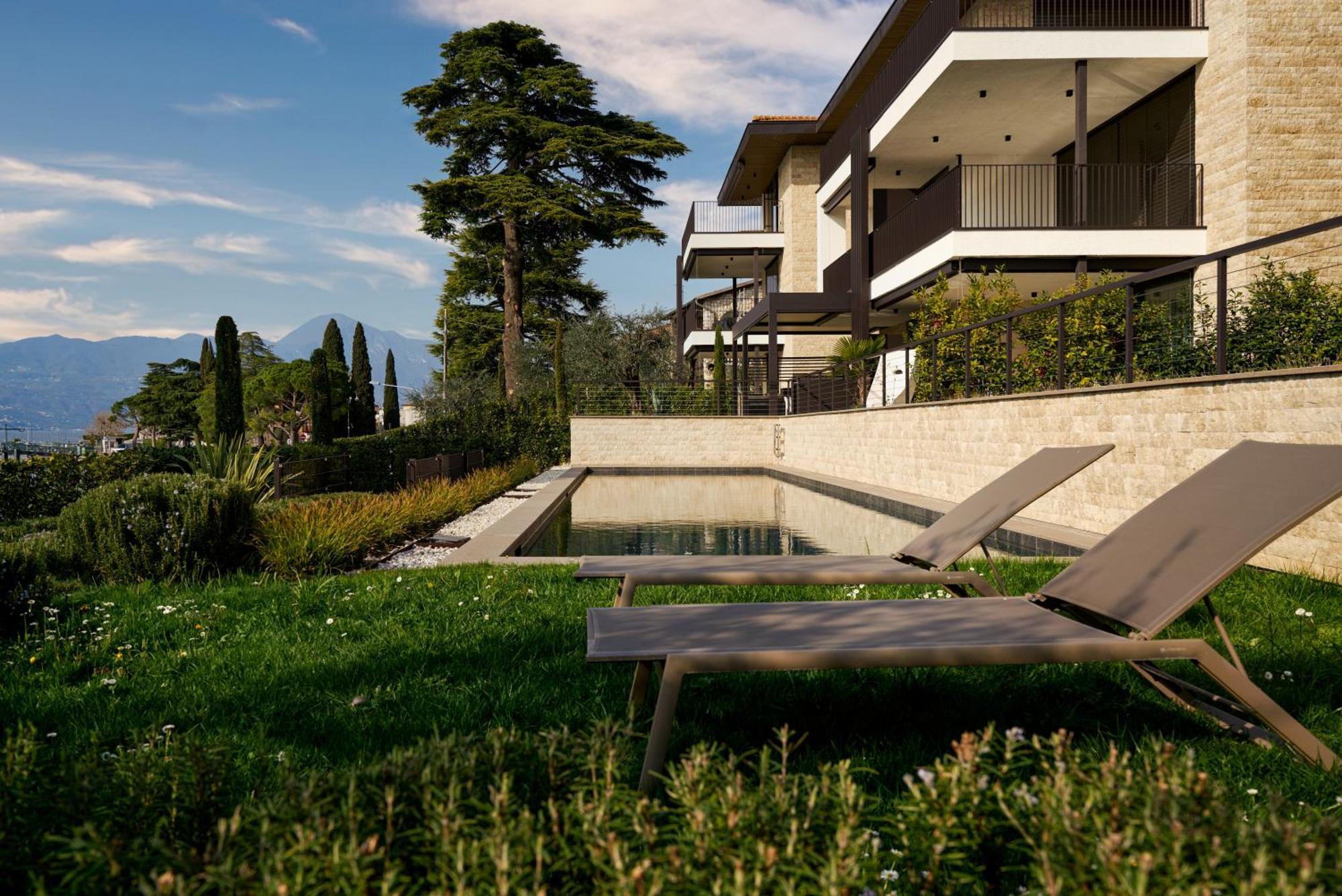 Salvatorehomes - Luxurious Dreamview Waterfront Apartment In Torri Del Benaco With Pool - Casa Azura - A 5 Star Luxury Collection At Lake Garda Exterior photo